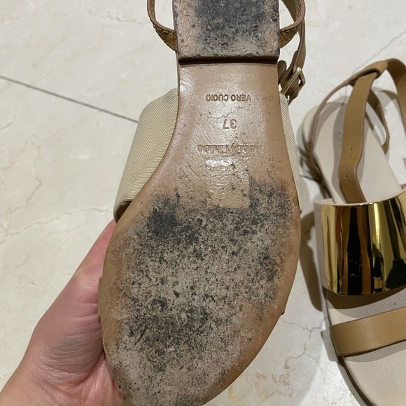 Chloe gold sandals - Picture 3 of 4